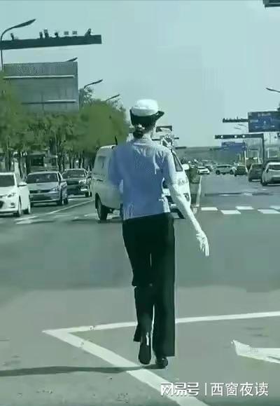 最新交警警帽女